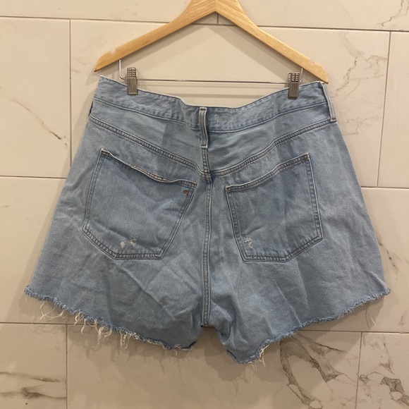 Madewell Distressed Curvy Mom Jean Short - Picture 2 of 6